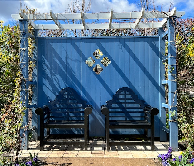 pergola a křesla